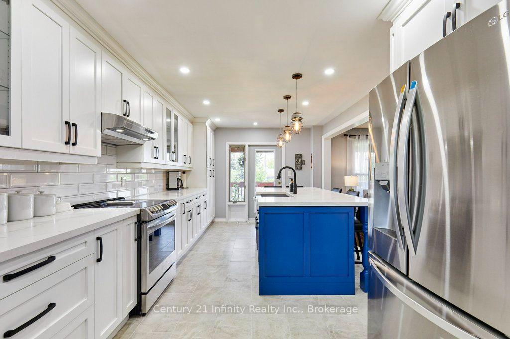 Photo 5 of 8 Murkar Crescent, Whitby, Blue Grass Meadows — HOMEH