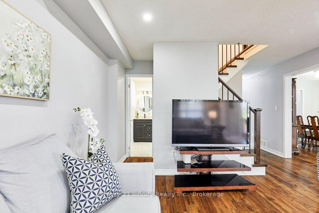 Photo 15 of 8 Murkar Crescent, Whitby, Blue Grass Meadows — HOMEH