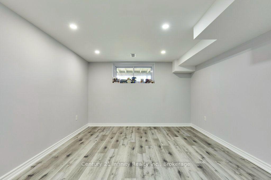 Photo 35 of 8 Murkar Crescent, Whitby, Blue Grass Meadows — HOMEH