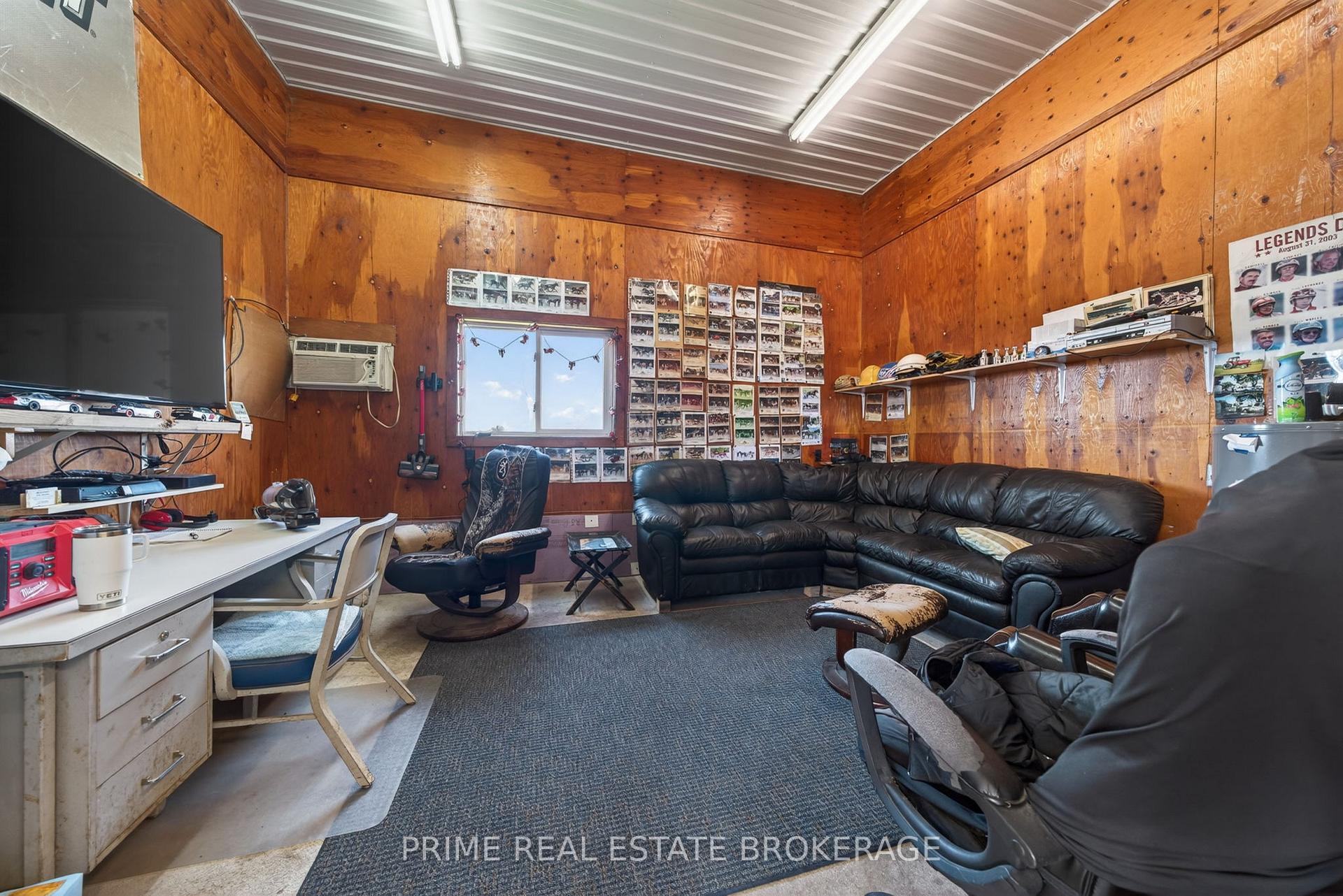 Photo 7 of 22403 Springfield Road, Southwest Middlesex, Rural Southwest Middlesex — HOMEH