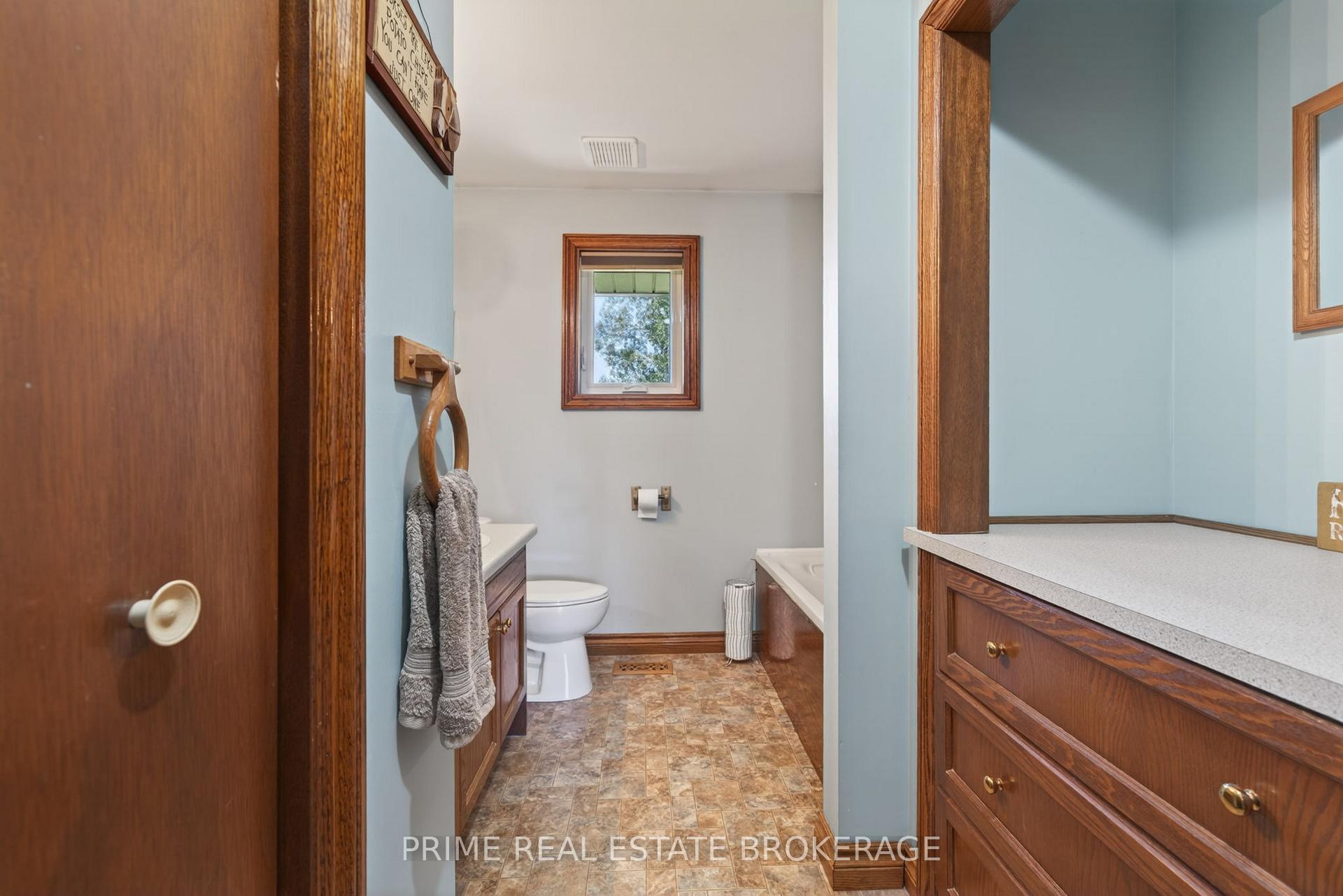 Photo 20 of 22403 Springfield Road, Southwest Middlesex, Rural Southwest Middlesex — HOMEH