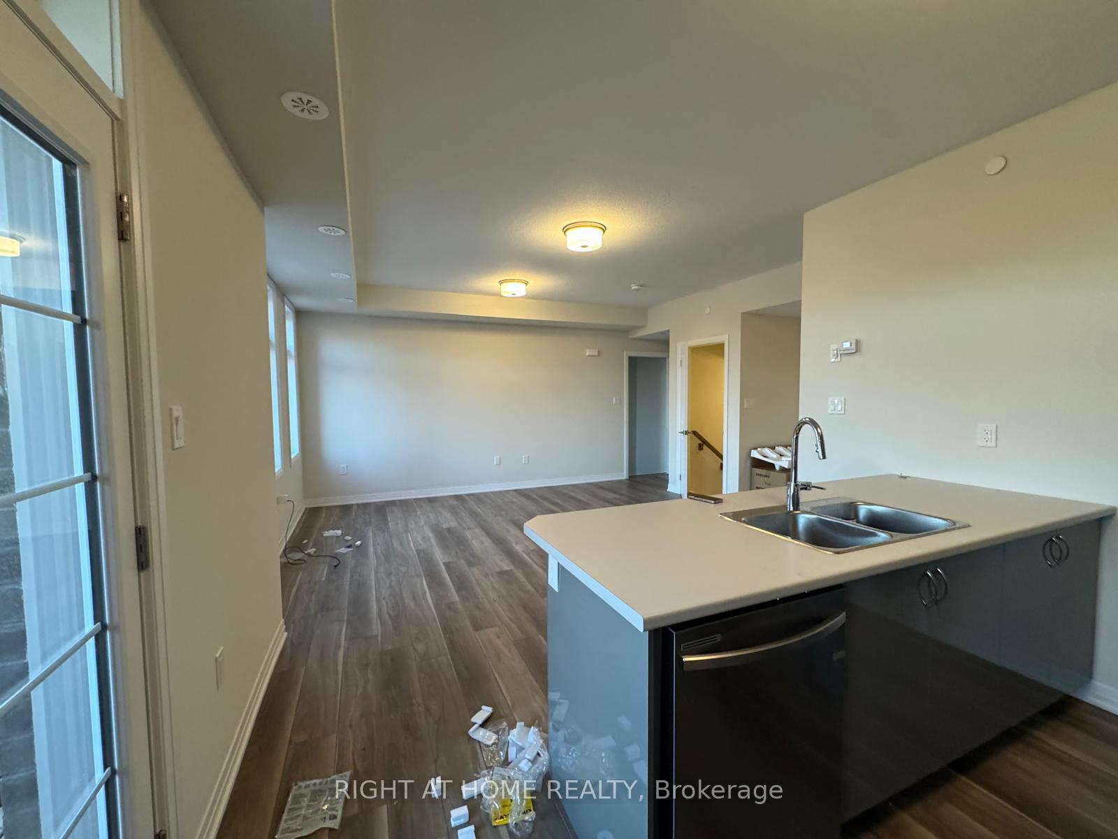 Photo 4 of Unit 44, 869 North Waterdown Drive, Hamilton, Waterdown — HOMEH