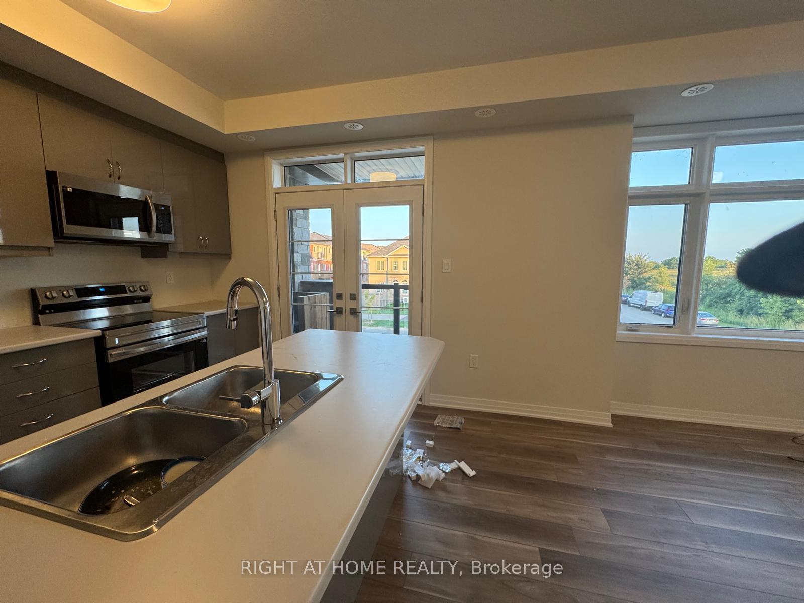 Photo 6 of Unit 44, 869 North Waterdown Drive, Hamilton, Waterdown — HOMEH