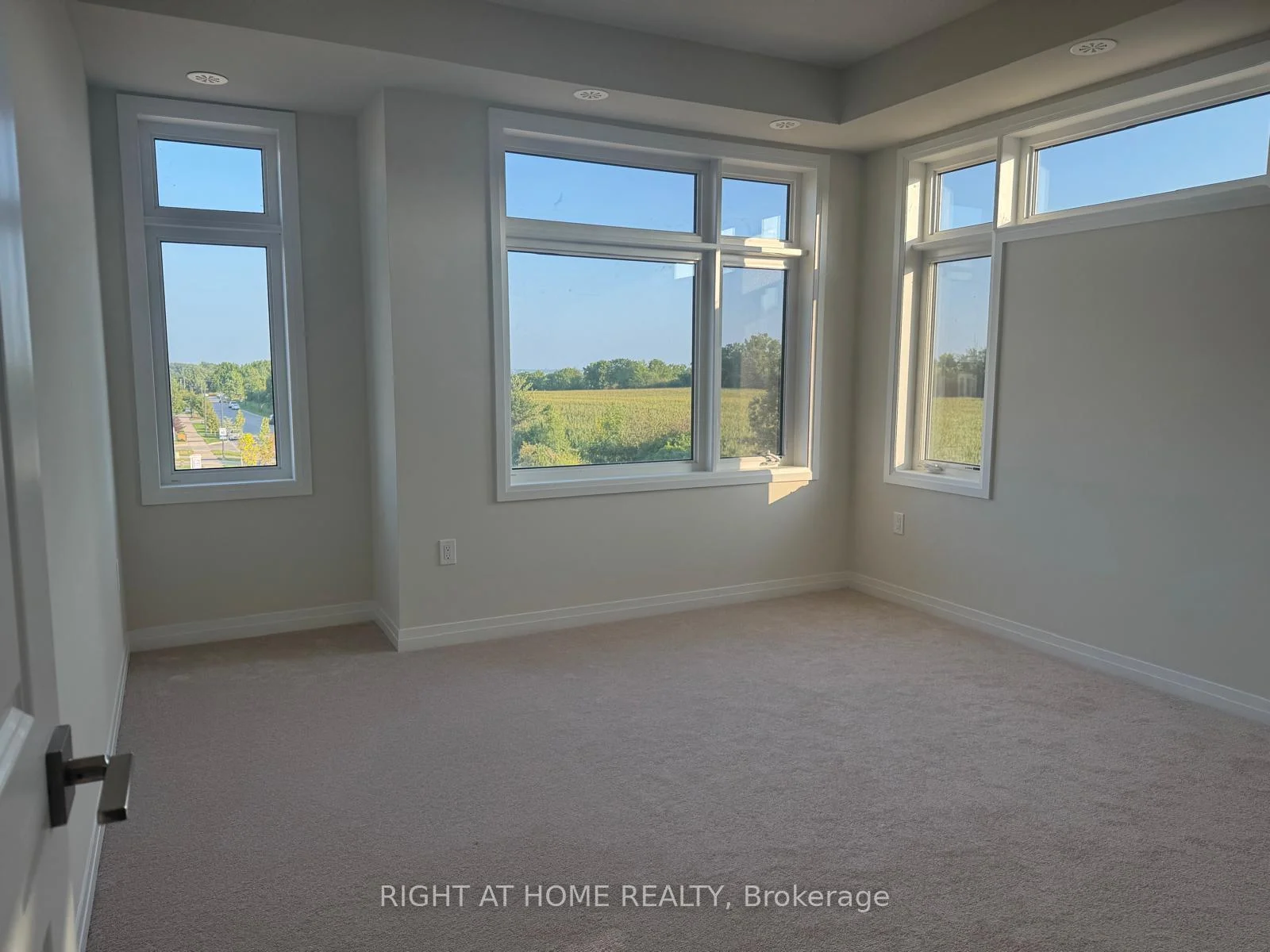 Photo 43 of Unit 44, 869 North Waterdown Drive, Hamilton, Waterdown — HOMEH