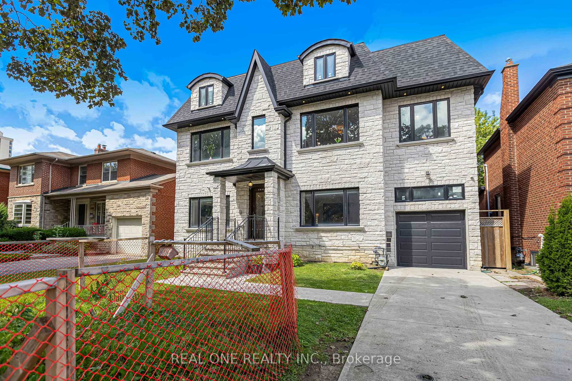 Photo of 100 Ridelle Avenue