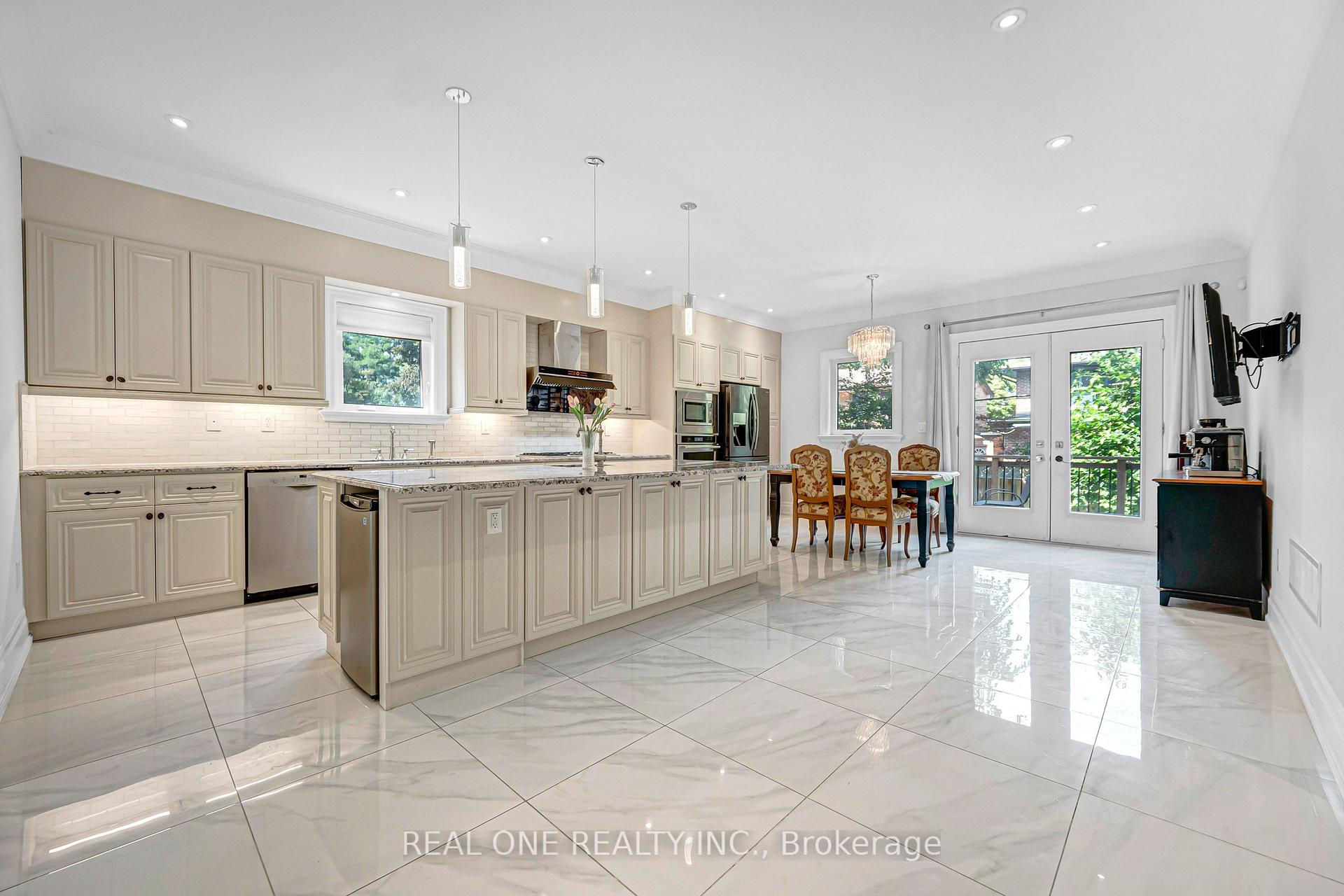 Photo 16 of 100 Ridelle Avenue, Toronto, Forest Hill North — HOMEH