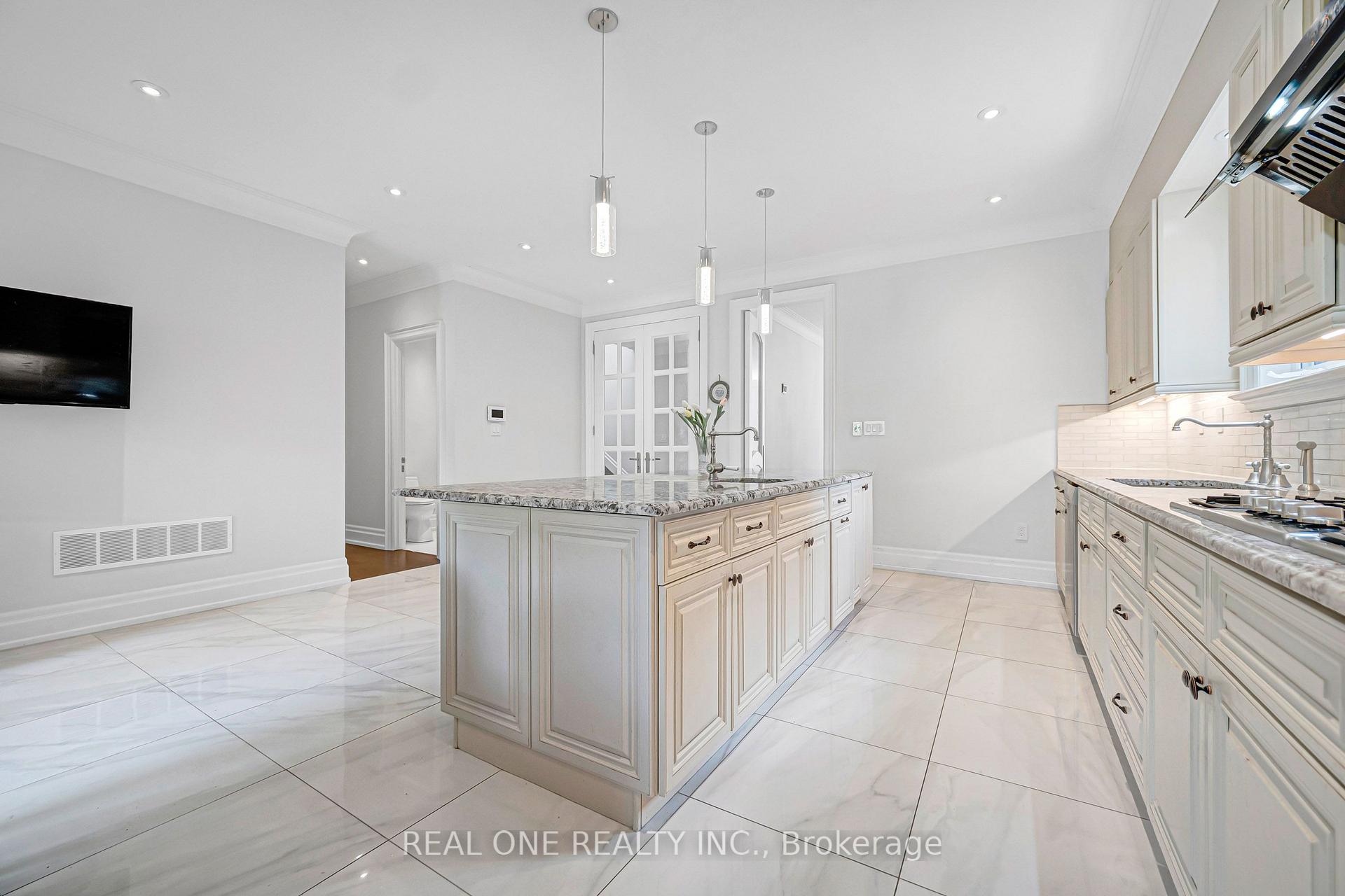 Photo 19 of 100 Ridelle Avenue, Toronto, Forest Hill North — HOMEH