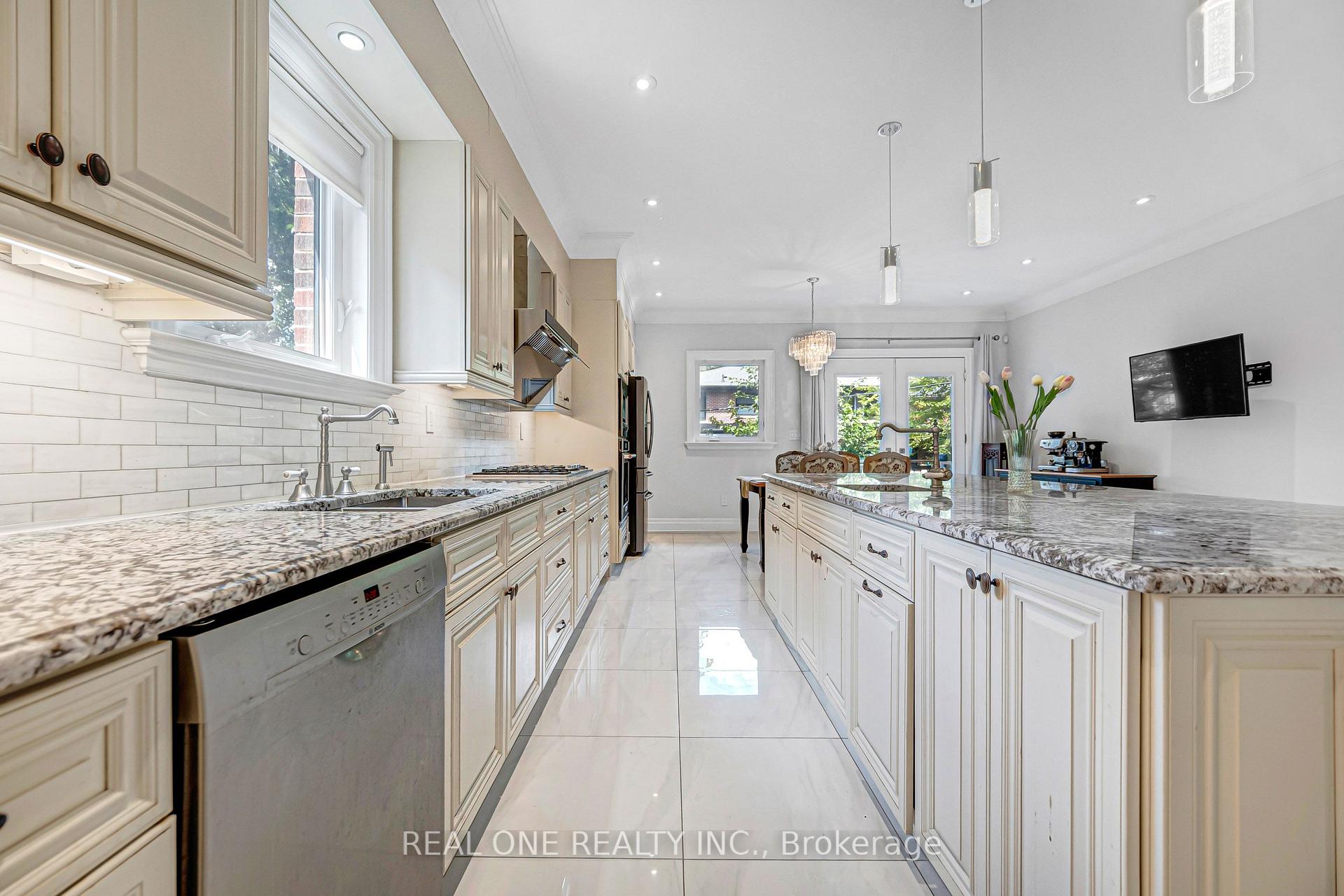 Photo 20 of 100 Ridelle Avenue, Toronto, Forest Hill North — HOMEH