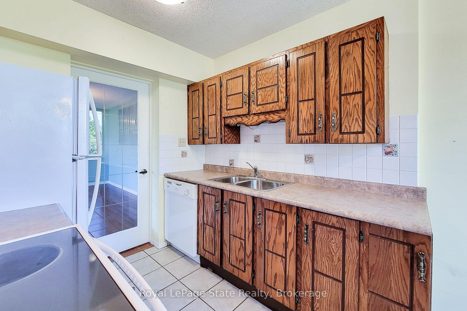 Photo 18 of Unit 405, 28 Robinson Street N, Grimsby, Grimsby East — HOMEH