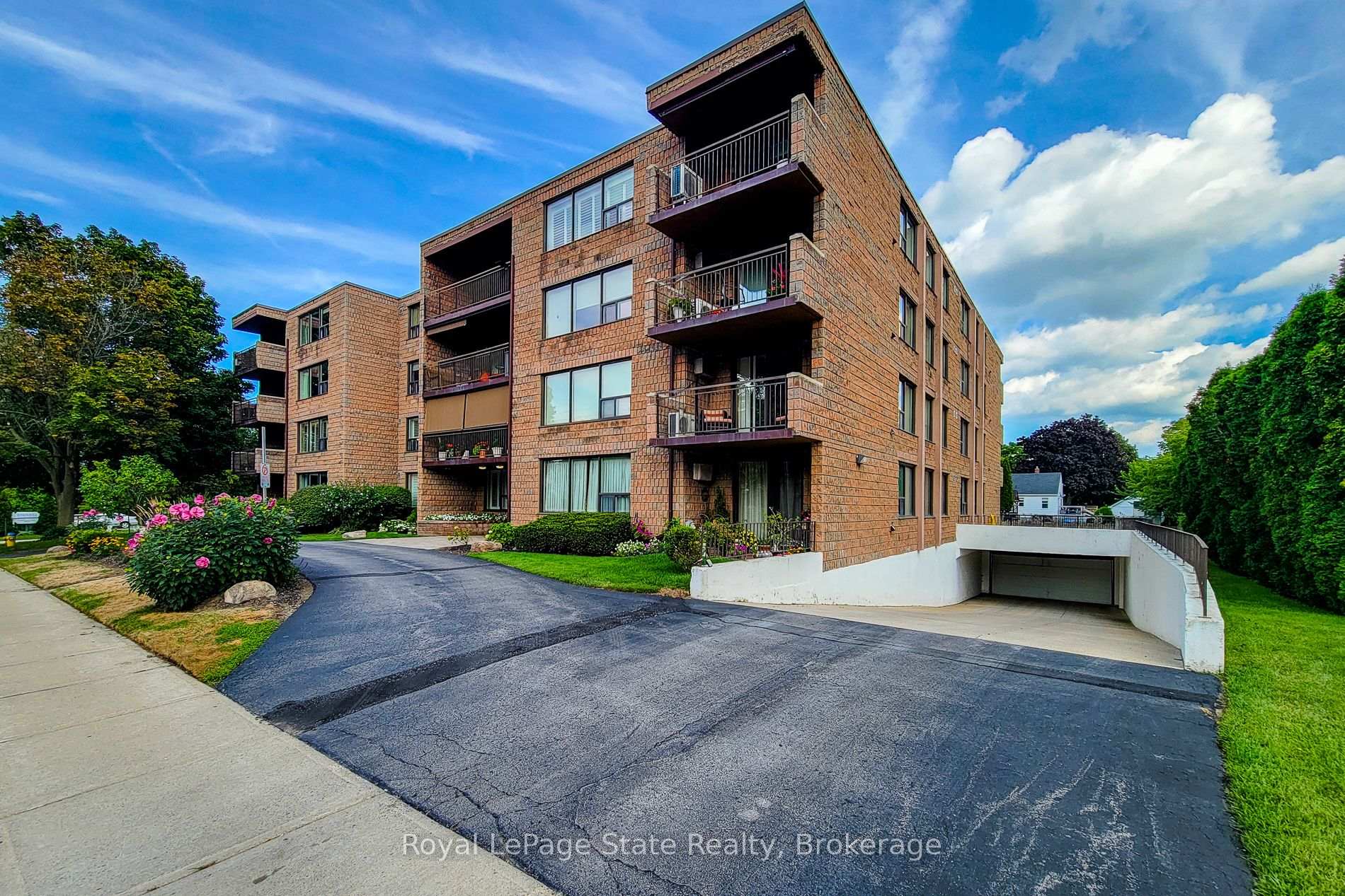 Photo 26 of Unit 405, 28 Robinson Street N, Grimsby, Grimsby East — HOMEH