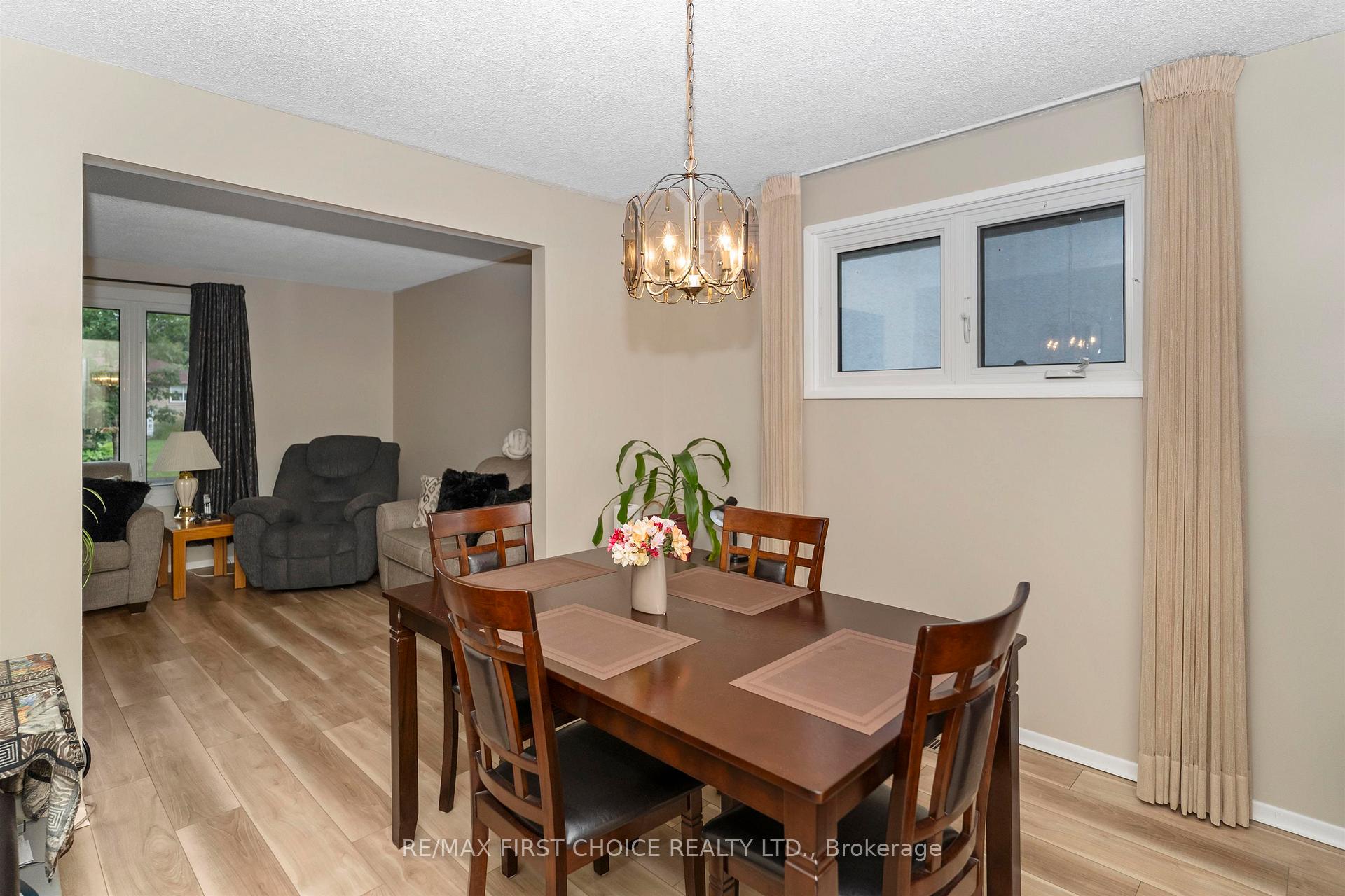 Photo 7 of 422 Simon Fraser Drive, Thunder Bay, Northwood Park — HOMEH