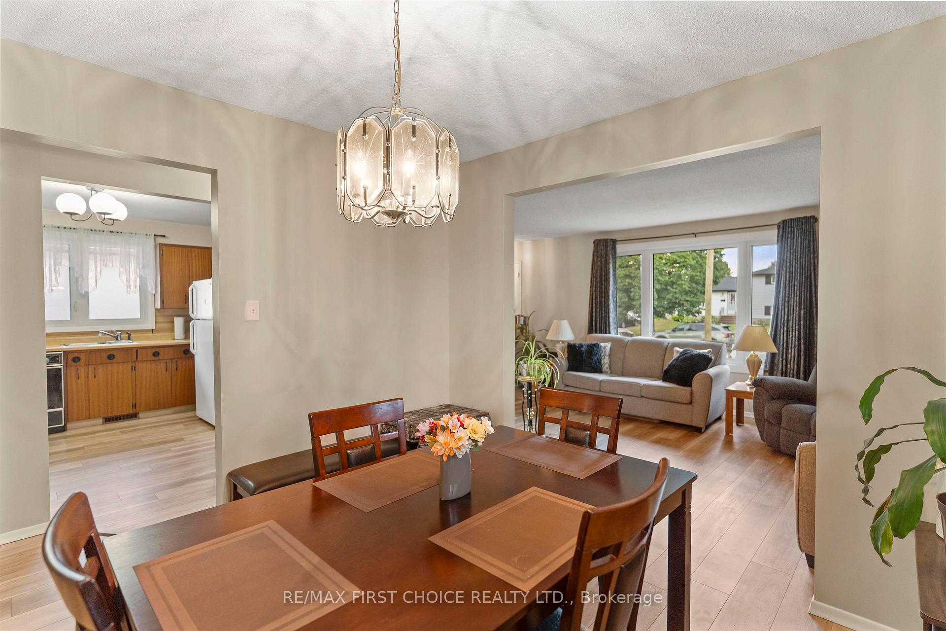 Photo 8 of 422 Simon Fraser Drive, Thunder Bay, Northwood Park — HOMEH