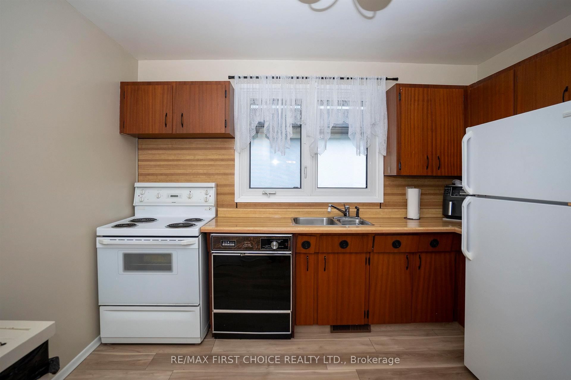 Photo 9 of 422 Simon Fraser Drive, Thunder Bay, Northwood Park — HOMEH