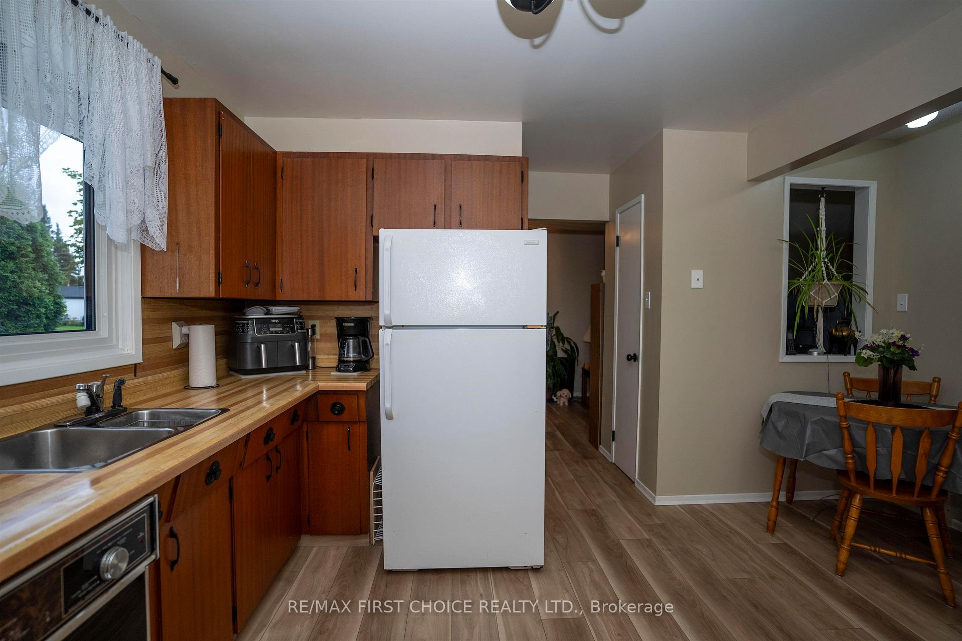 Photo 10 of 422 Simon Fraser Drive, Thunder Bay, Northwood Park — HOMEH
