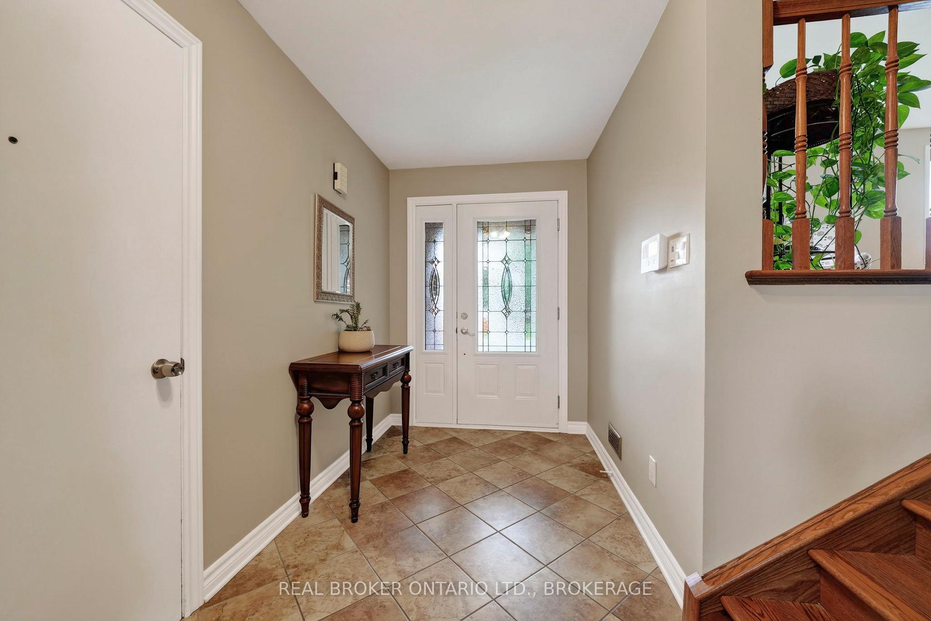 Photo 3 of 1321 Stormont Drive, Cornwall, Cornwall — HOMEH