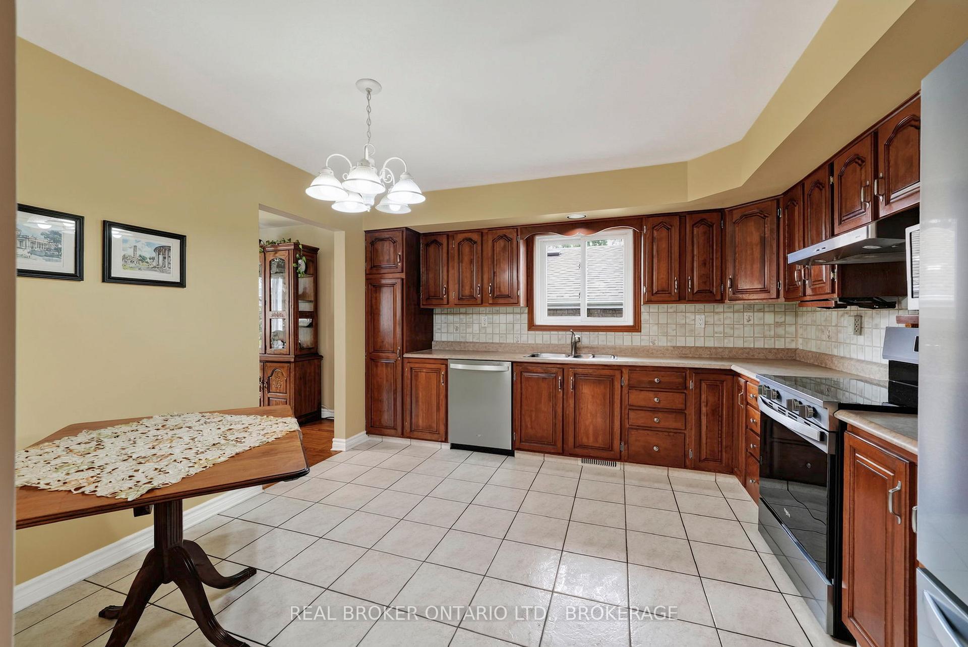 Photo 11 of 1321 Stormont Drive, Cornwall, Cornwall — HOMEH