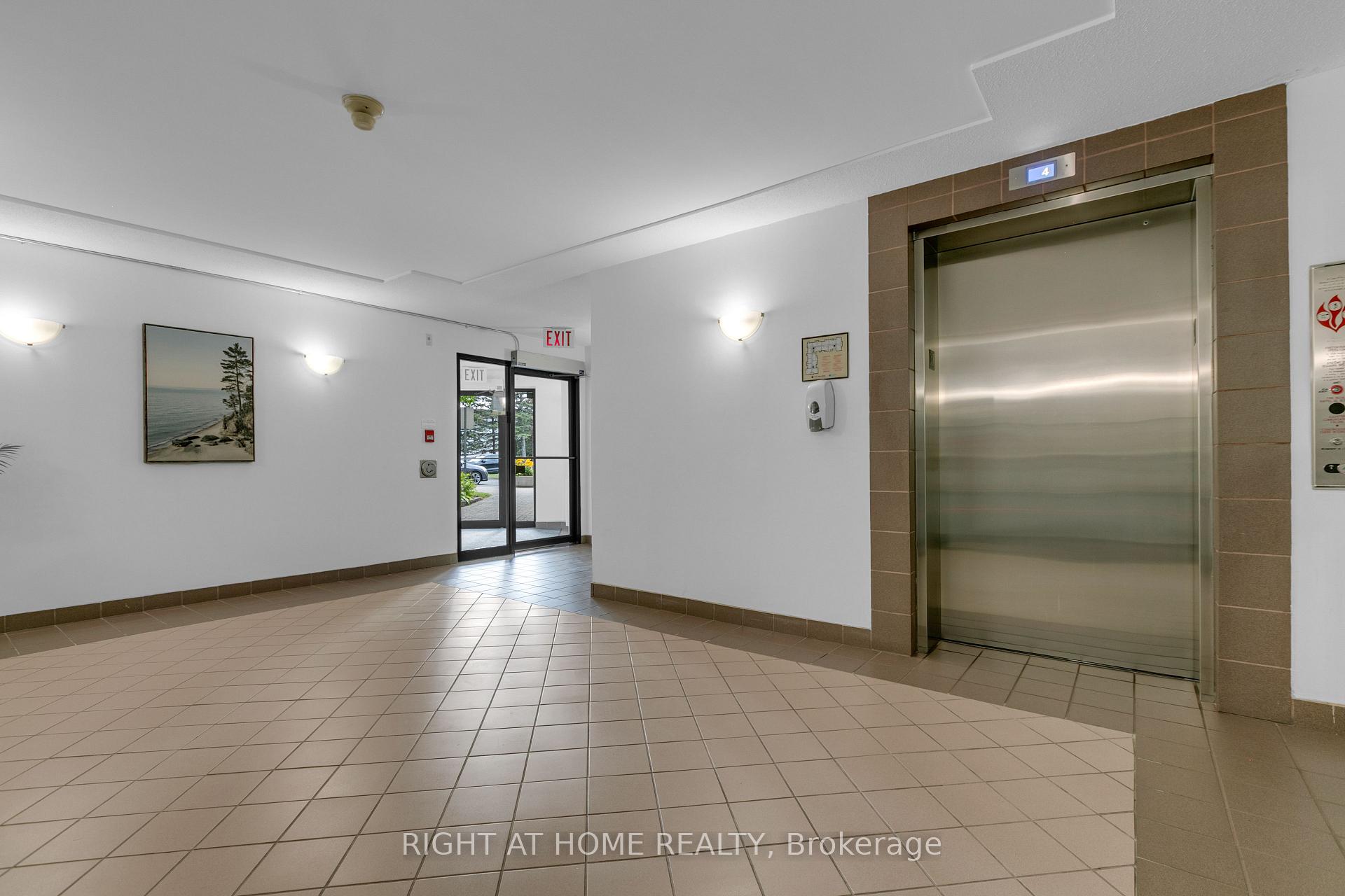 Photo 2 of Unit 301, 280 Brittany Drive, Ottawa, Viscount Alexander Park — HOMEH