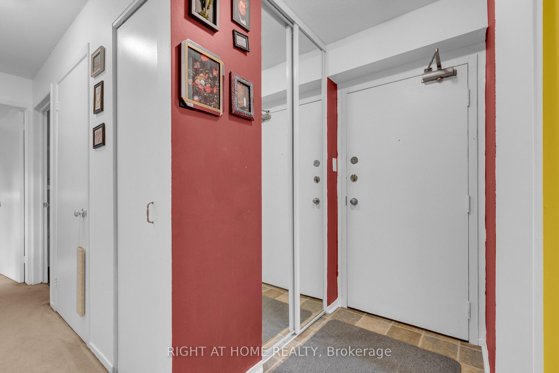 Photo 3 of Unit 301, 280 Brittany Drive, Ottawa, Viscount Alexander Park — HOMEH