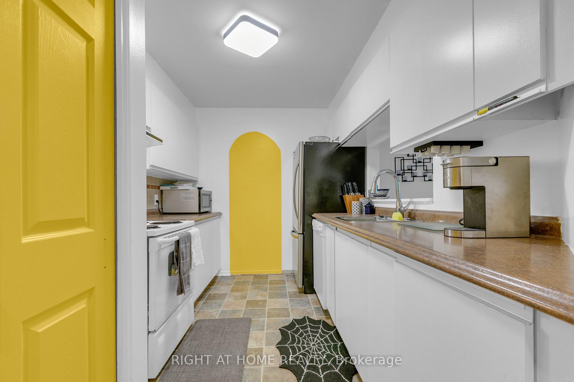 Photo 5 of Unit 301, 280 Brittany Drive, Ottawa, Viscount Alexander Park — HOMEH