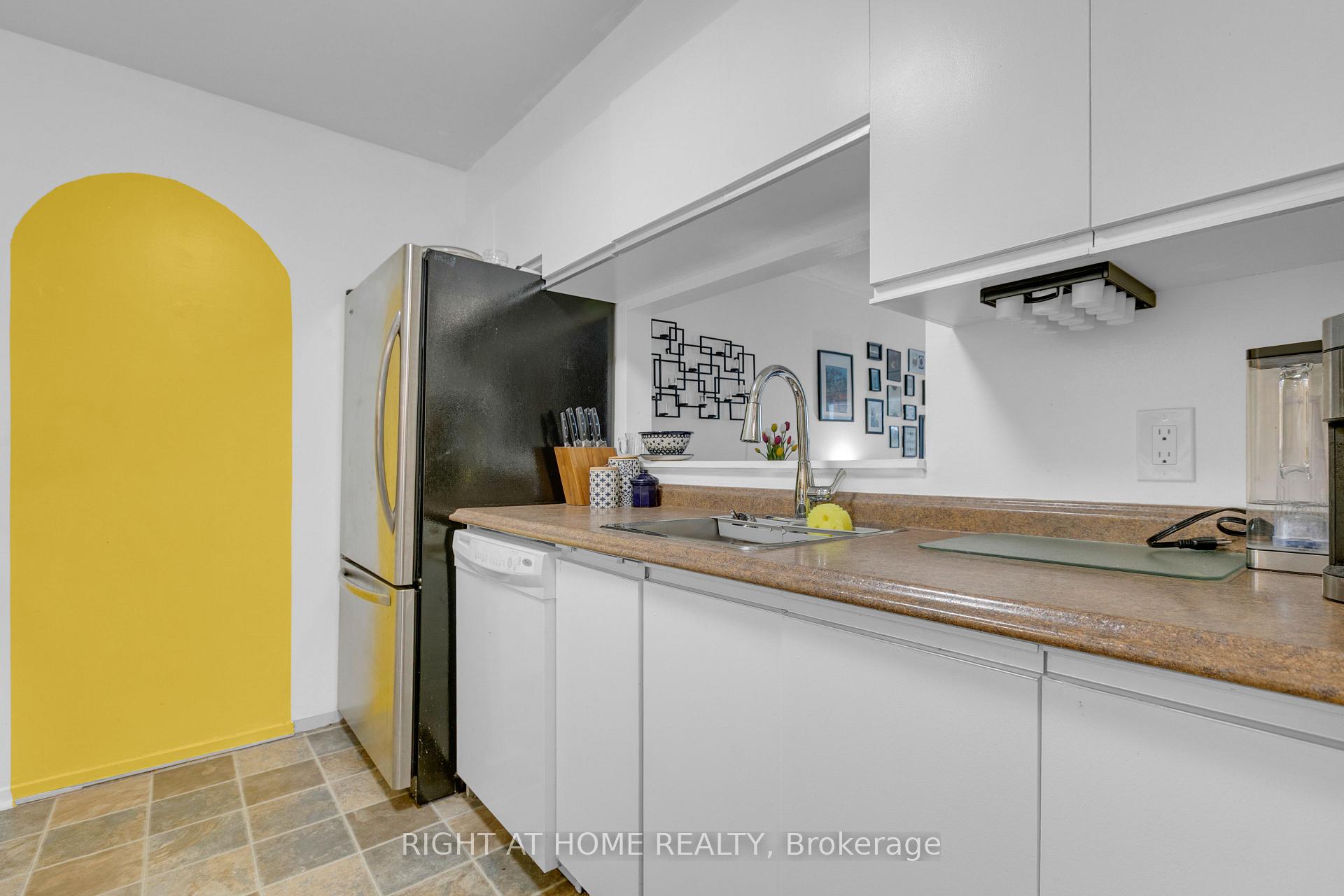 Photo 7 of Unit 301, 280 Brittany Drive, Ottawa, Viscount Alexander Park — HOMEH