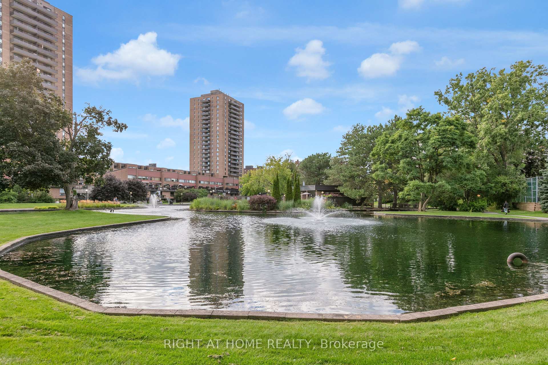 Photo 23 of Unit 301, 280 Brittany Drive, Ottawa, Viscount Alexander Park — HOMEH