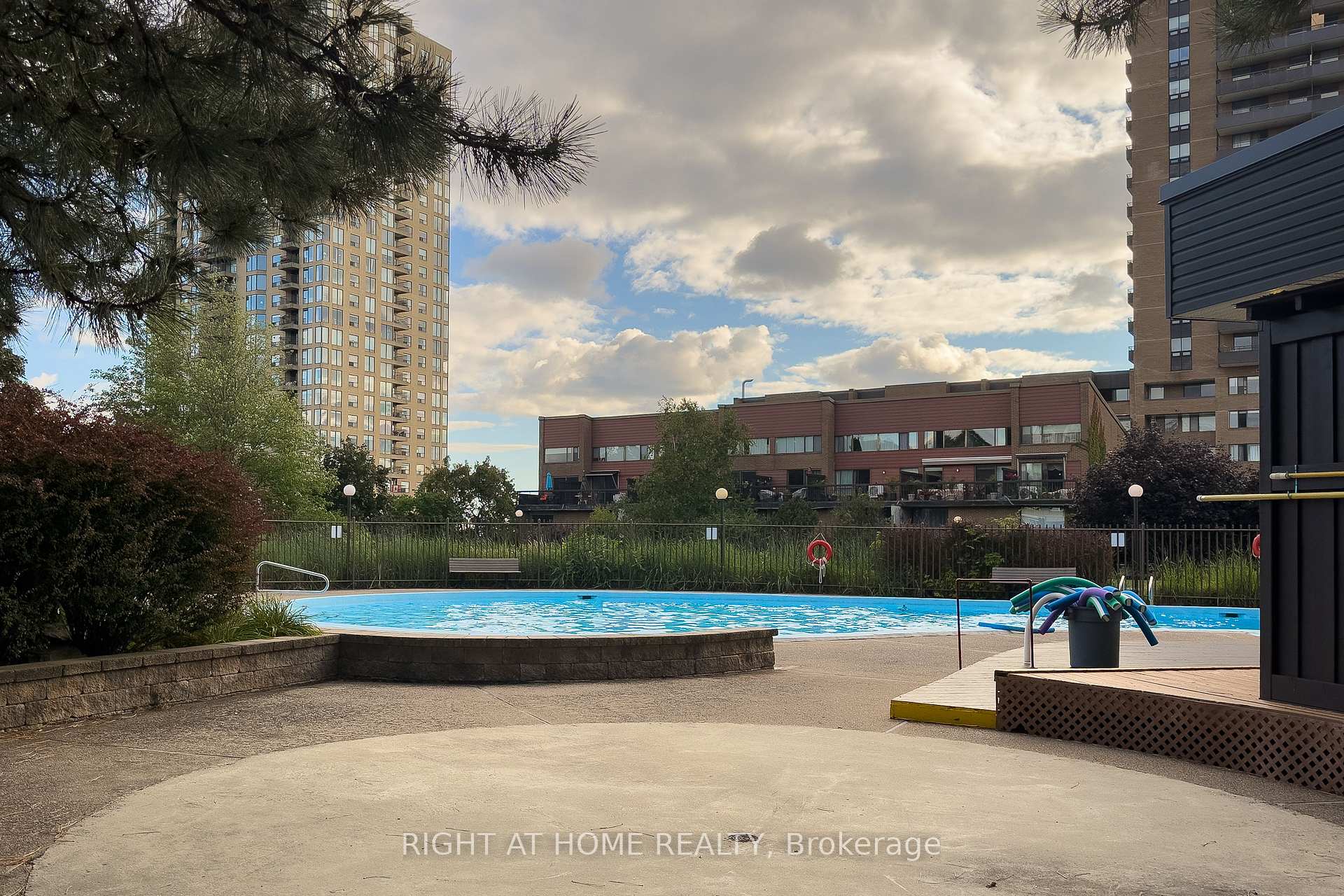 Photo 26 of Unit 301, 280 Brittany Drive, Ottawa, Viscount Alexander Park — HOMEH