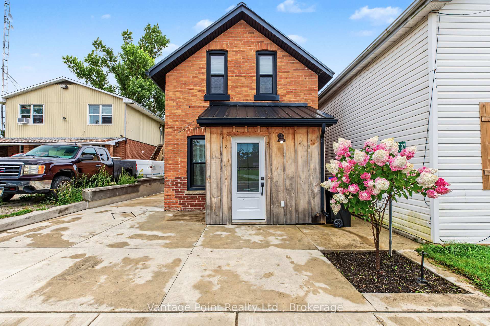 Photo of 794097 124 Grey Road