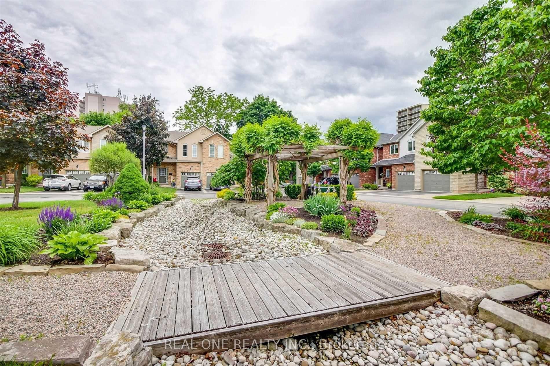 Photo 37 of Unit 25, 963 King Road, Burlington, LaSalle — HOMEH