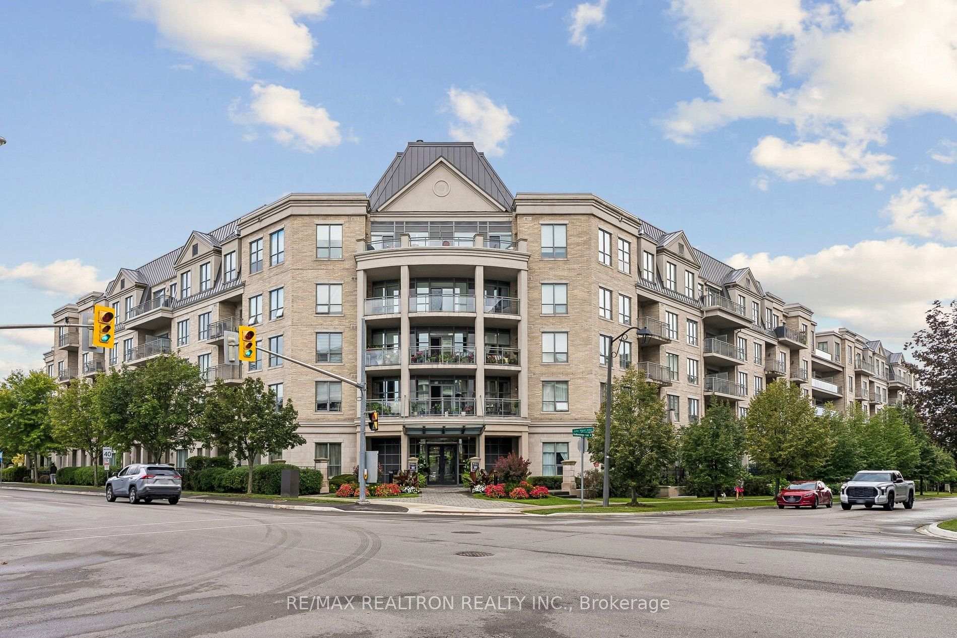 Photo 2 of Unit 304, 180 John Way, Aurora, Bayview Wellington — HOMEH