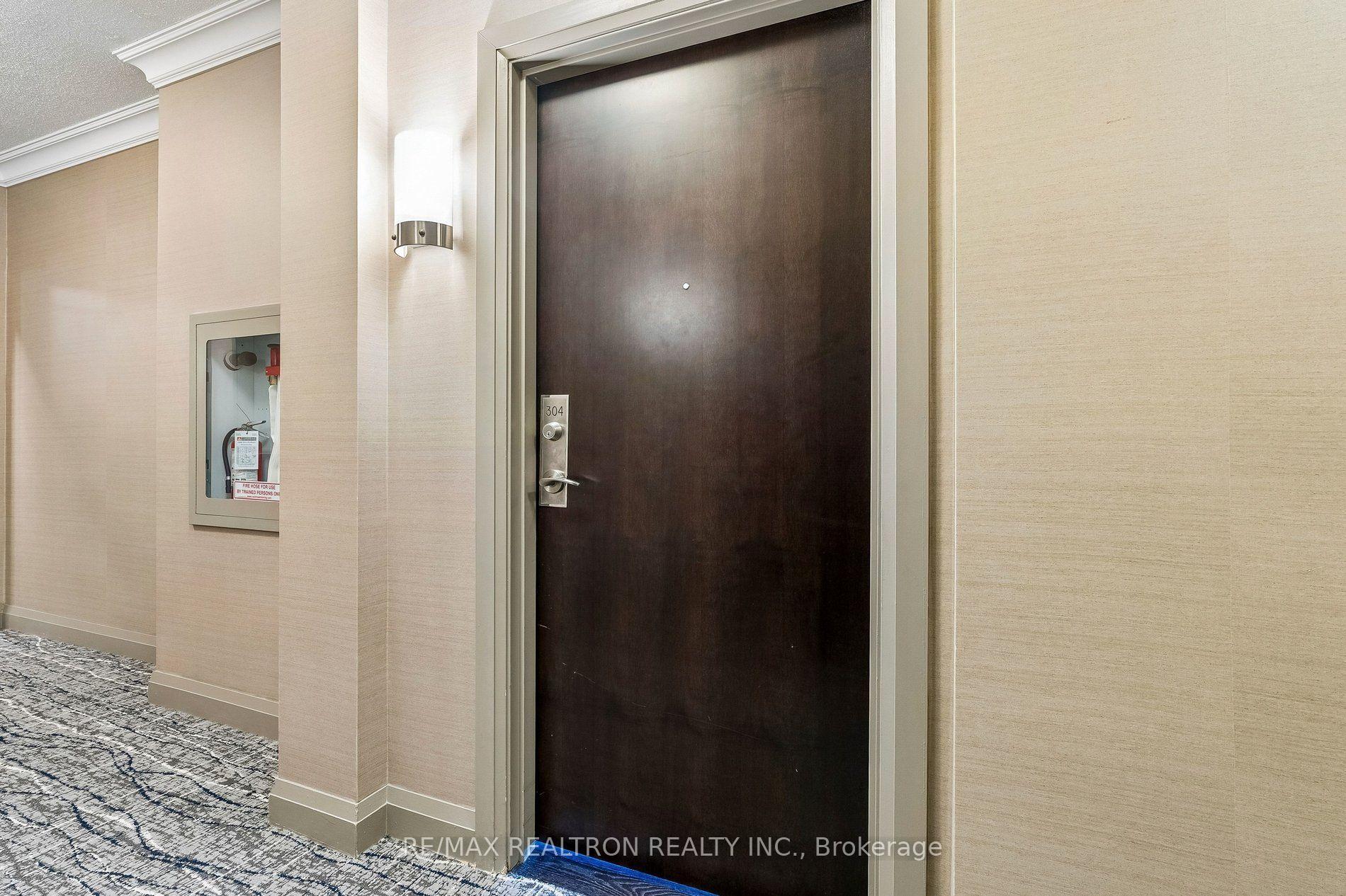 Photo 6 of Unit 304, 180 John Way, Aurora, Bayview Wellington — HOMEH