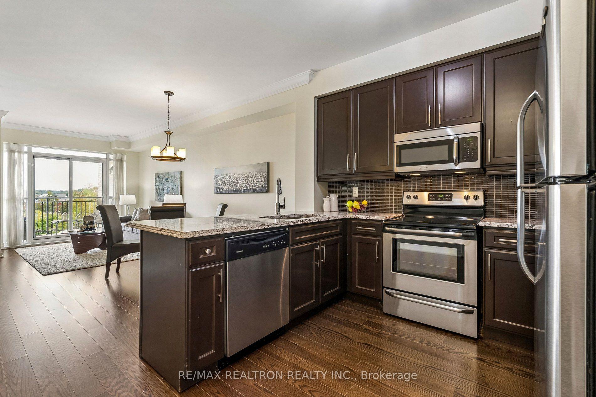 Photo 10 of Unit 304, 180 John Way, Aurora, Bayview Wellington — HOMEH