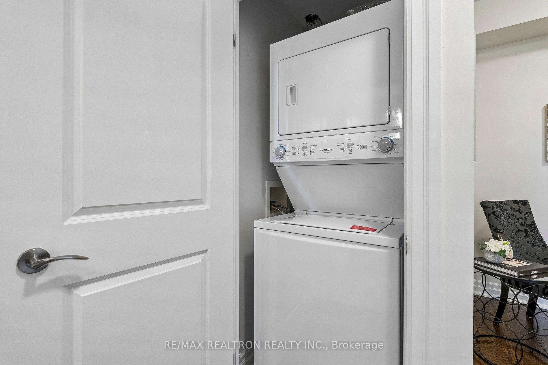 Photo 20 of Unit 304, 180 John Way, Aurora, Bayview Wellington — HOMEH