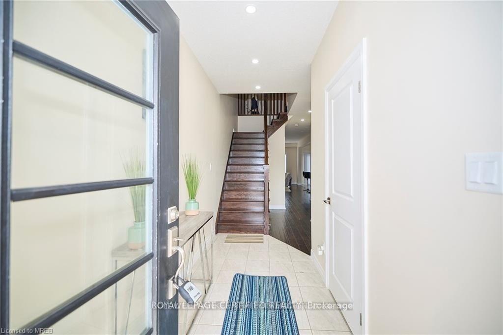 Photo 3 of 6667 Cropp Street, Niagara Falls, Morrison — HOMEH