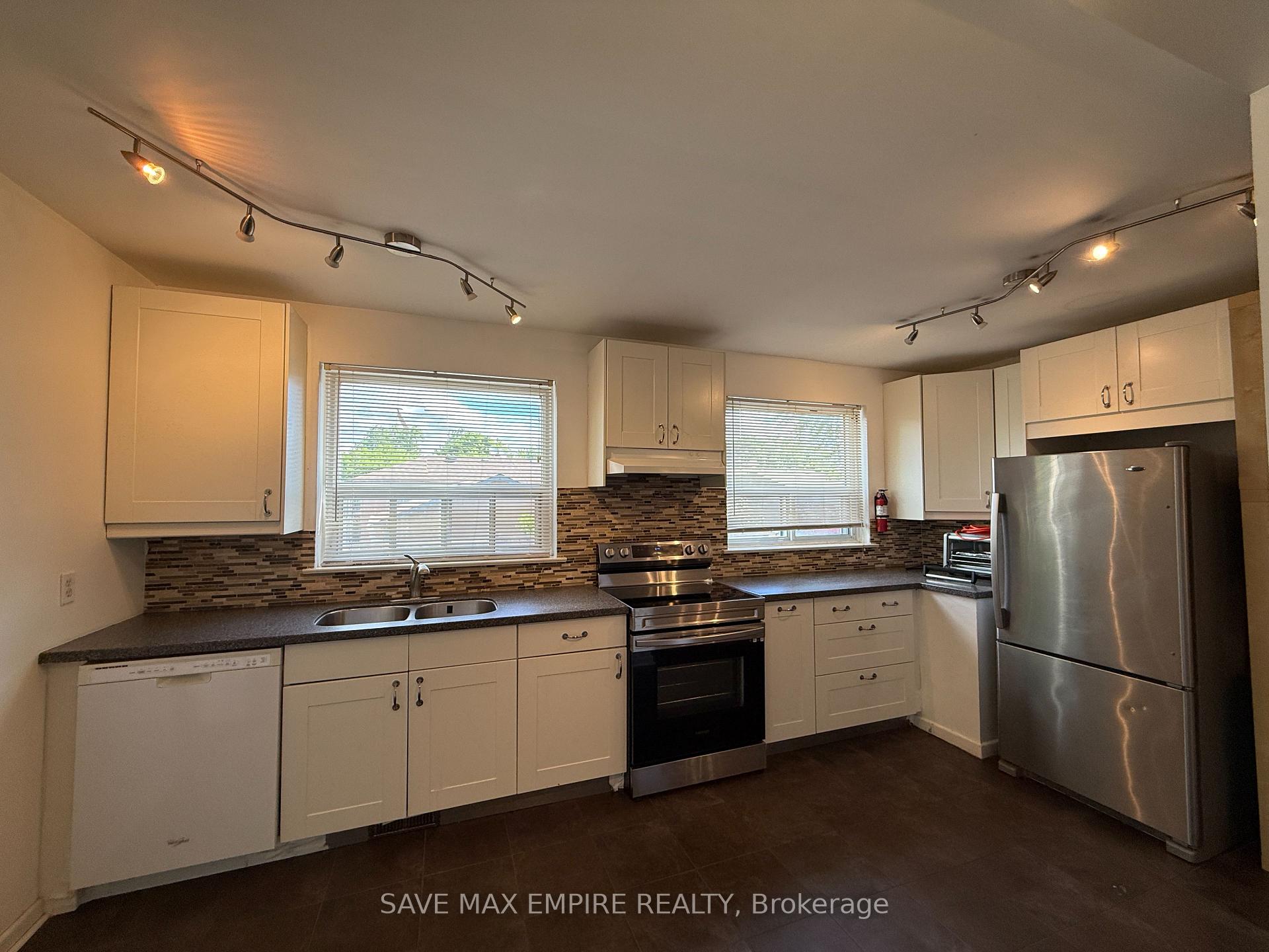 Photo 4 of 1560 Sandgate Crescent, Mississauga, Clarkson — HOMEH