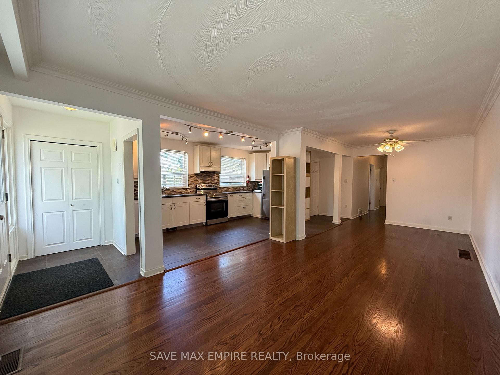 Photo 6 of 1560 Sandgate Crescent, Mississauga, Clarkson — HOMEH