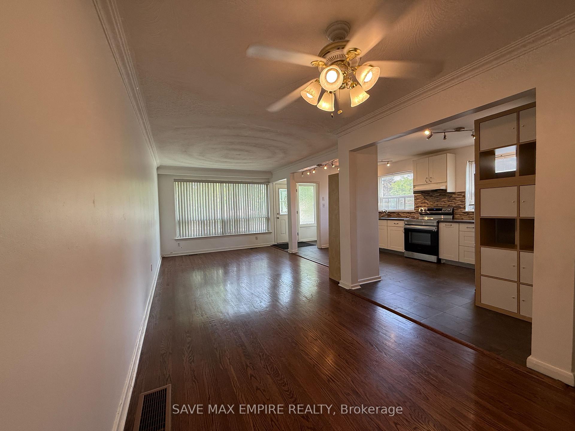 Photo 7 of 1560 Sandgate Crescent, Mississauga, Clarkson — HOMEH