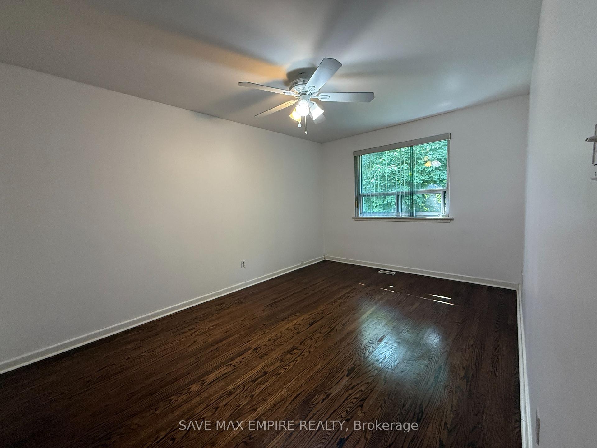 Photo 9 of 1560 Sandgate Crescent, Mississauga, Clarkson — HOMEH