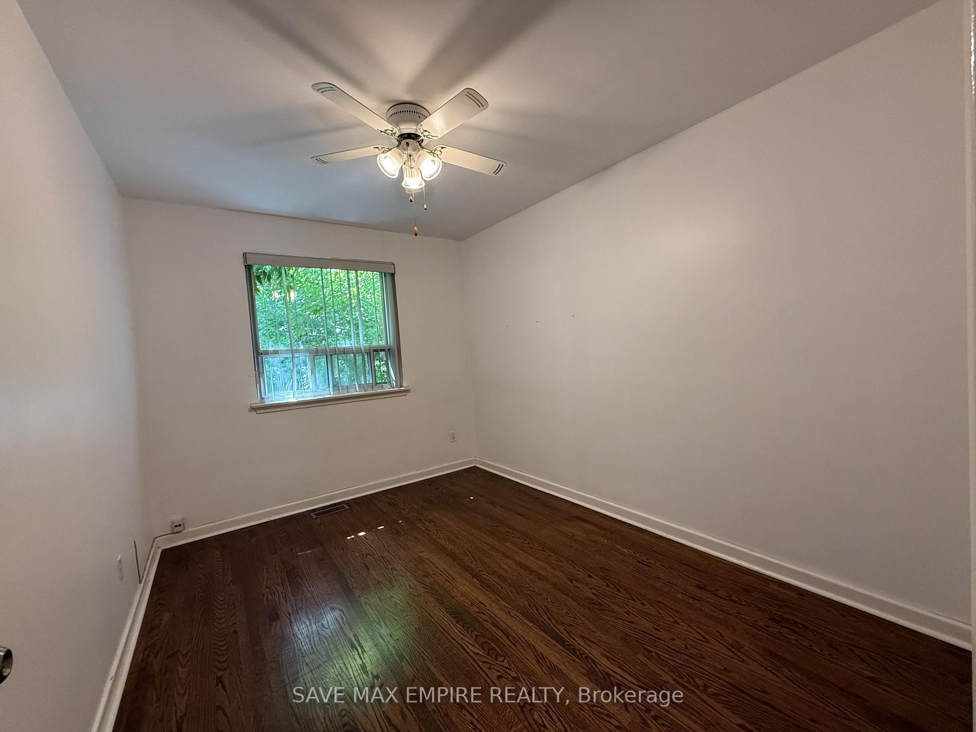 Photo 10 of 1560 Sandgate Crescent, Mississauga, Clarkson — HOMEH