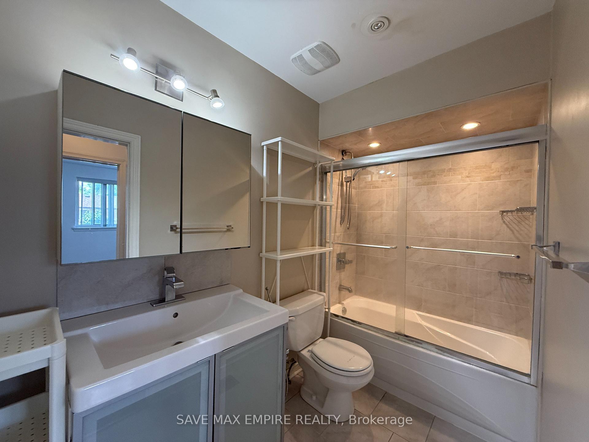 Photo 11 of 1560 Sandgate Crescent, Mississauga, Clarkson — HOMEH
