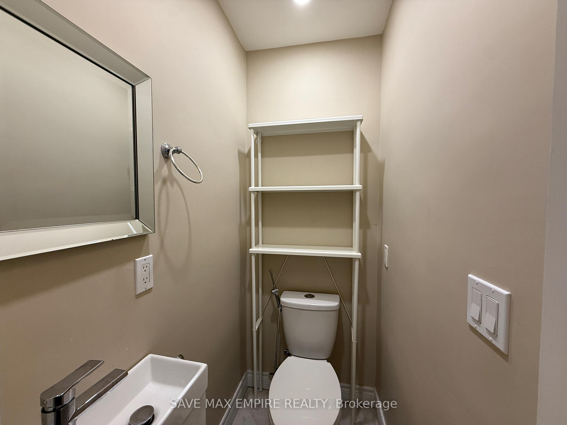 Photo 12 of 1560 Sandgate Crescent, Mississauga, Clarkson — HOMEH
