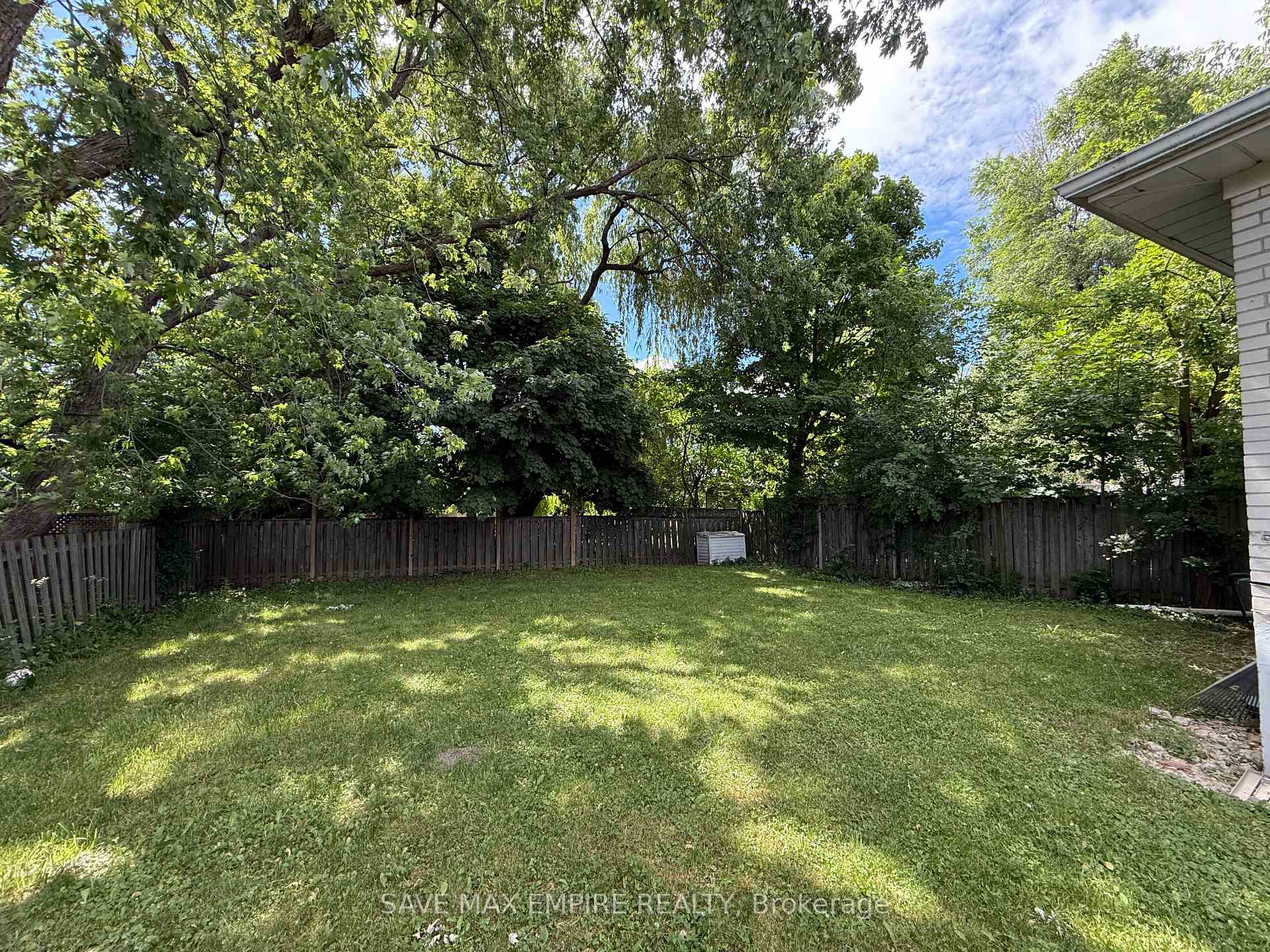 Photo 13 of 1560 Sandgate Crescent, Mississauga, Clarkson — HOMEH