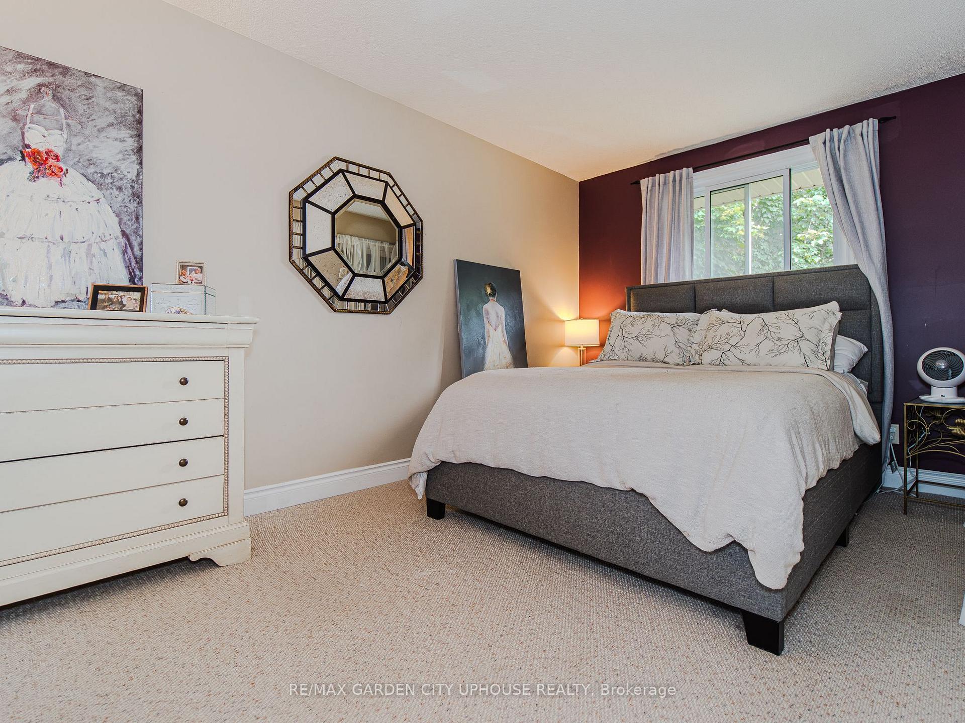 Photo 11 of 24 Greenmeadow Court, St. Catharines, Fairview — HOMEH