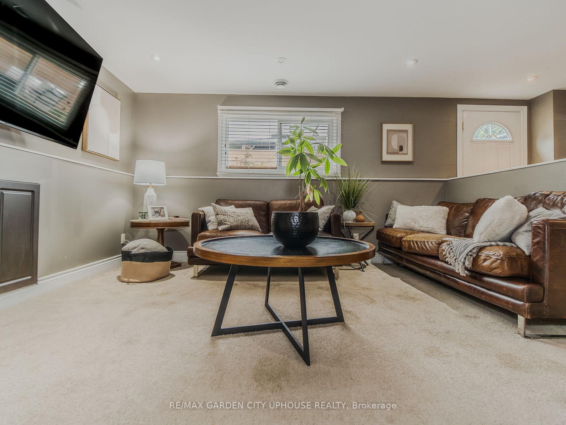 Photo 17 of 24 Greenmeadow Court, St. Catharines, Fairview — HOMEH