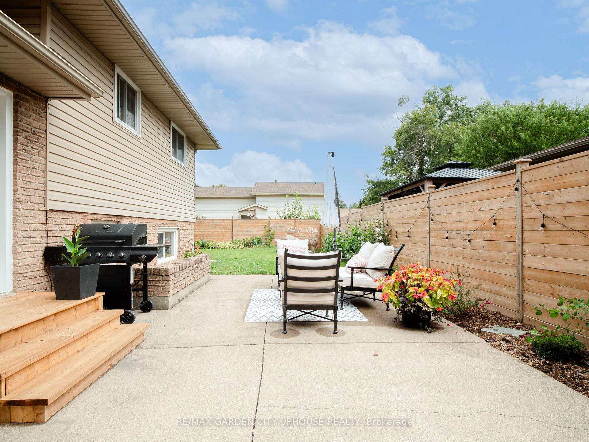Photo 22 of 24 Greenmeadow Court, St. Catharines, Fairview — HOMEH