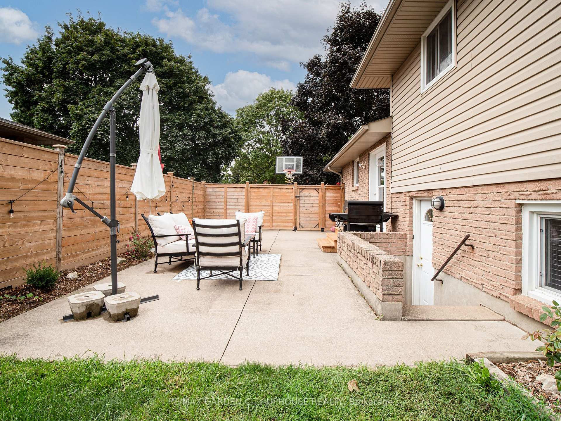 Photo 23 of 24 Greenmeadow Court, St. Catharines, Fairview — HOMEH