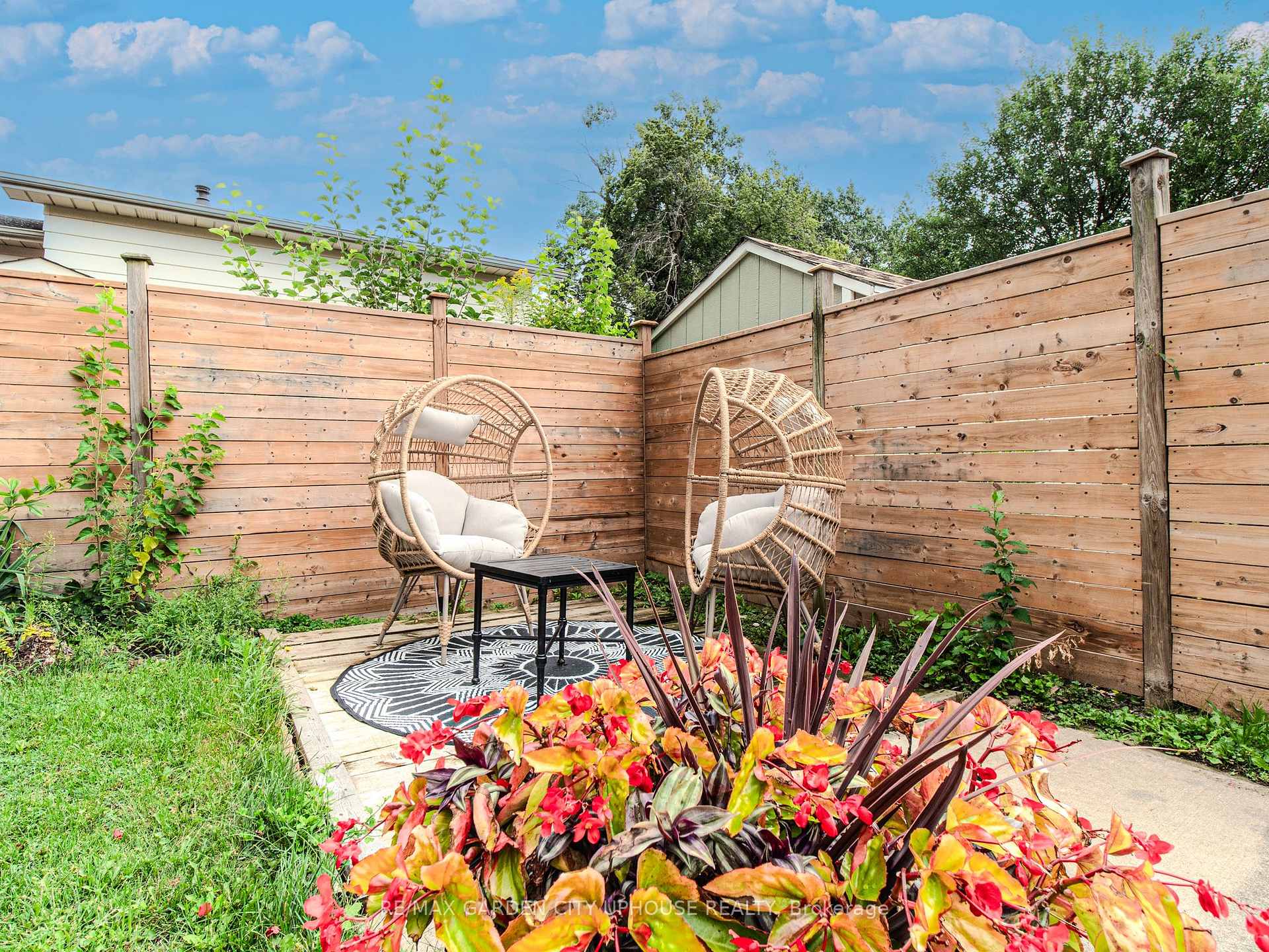 Photo 24 of 24 Greenmeadow Court, St. Catharines, Fairview — HOMEH