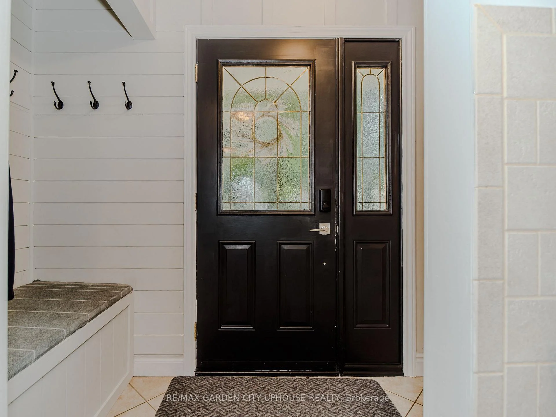 Photo 4 of 24 Greenmeadow Court, St. Catharines, Fairview — HOMEH