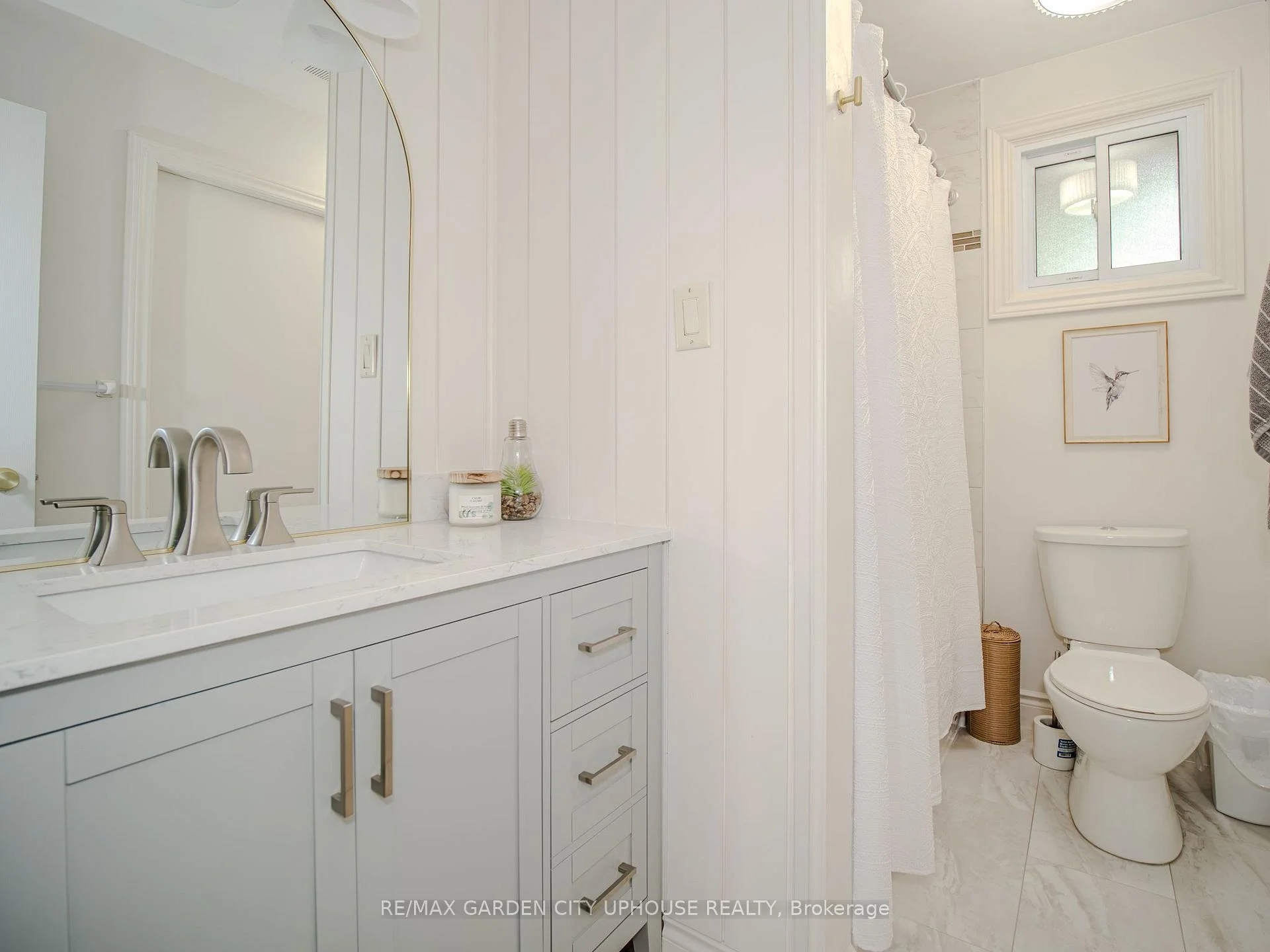 Photo 12 of 24 Greenmeadow Court, St. Catharines, Fairview — HOMEH