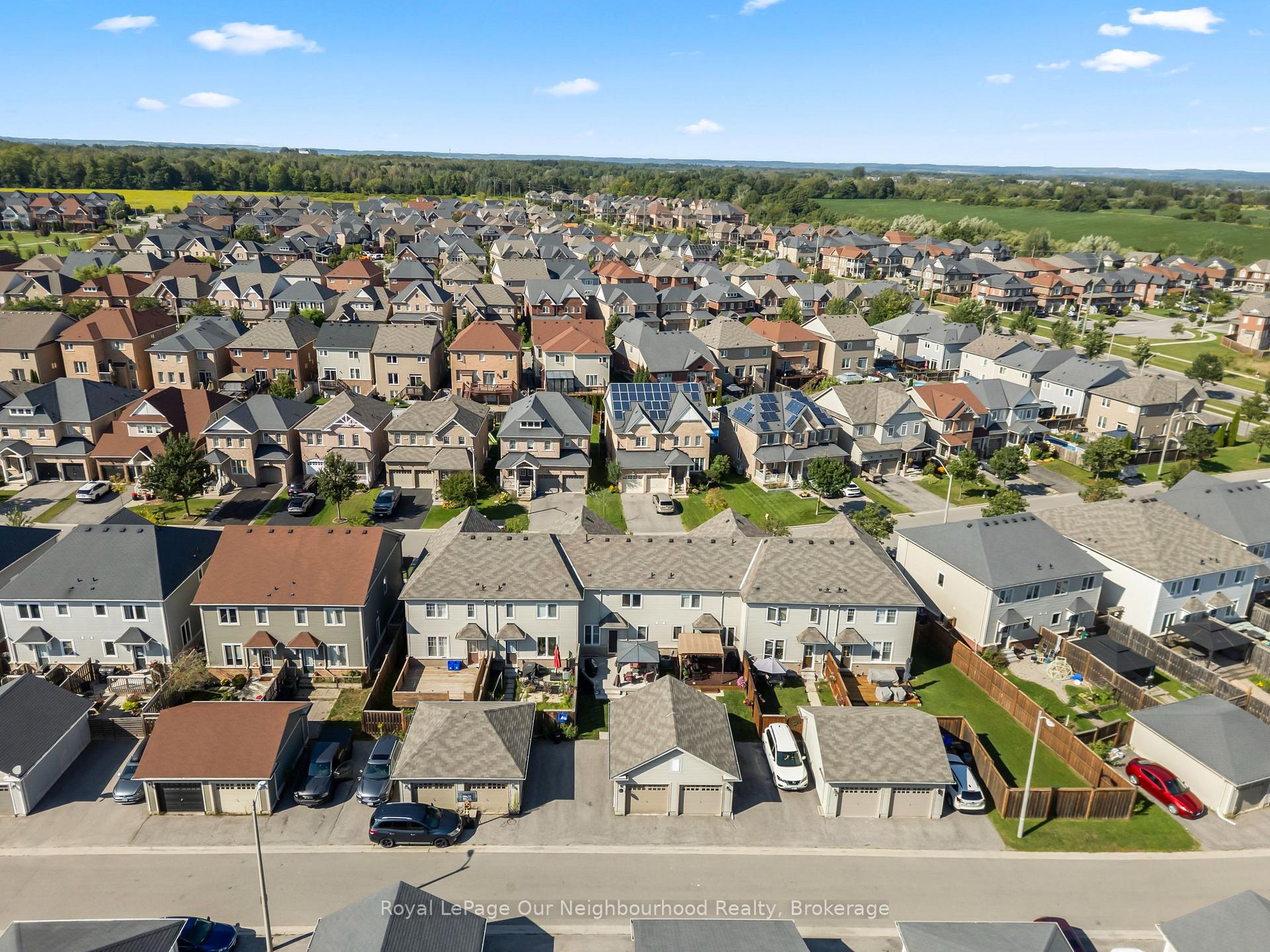 Photo 3 of 83 Ted Miller Crescent, Clarington, Bowmanville — HOMEH