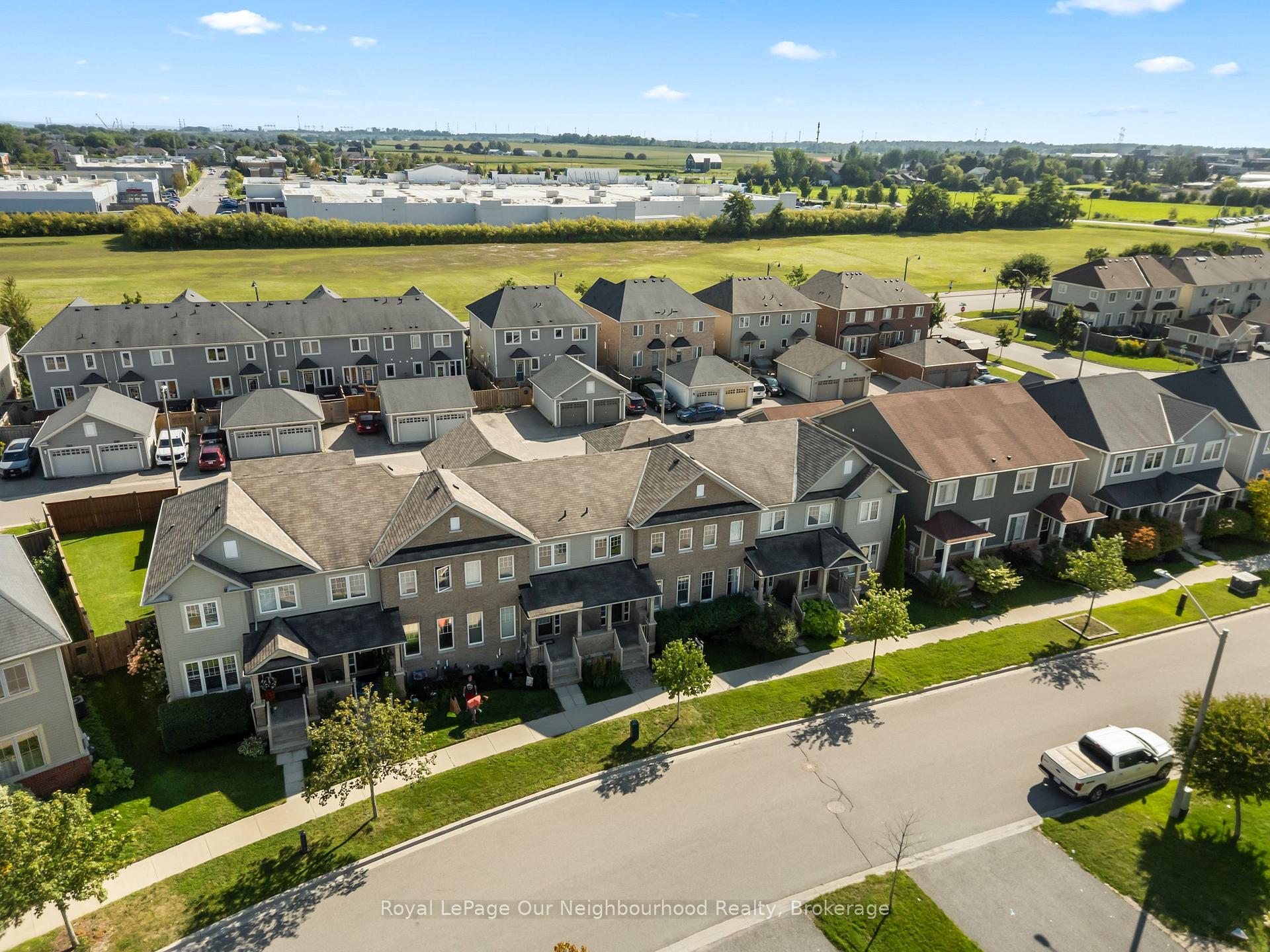 Photo 4 of 83 Ted Miller Crescent, Clarington, Bowmanville — HOMEH